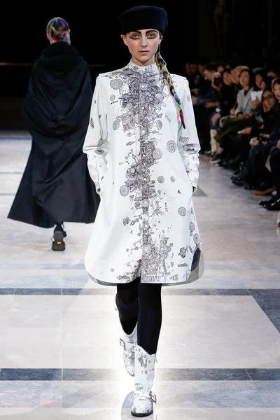 Look 32